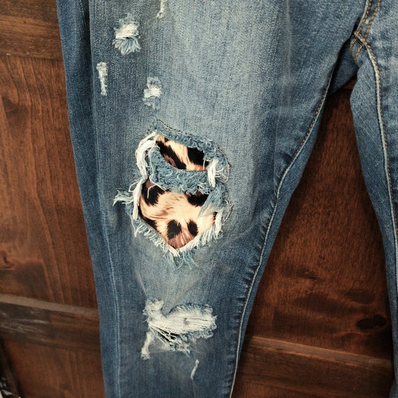 JUDY BLUE Skinny Fit Jeans w Animal Print - Picture 3 of 11